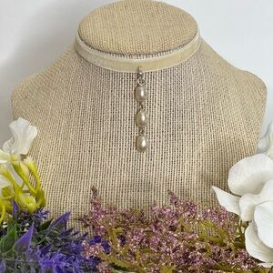 Choker necklace pearls white velvet necklace drop pendant pearl necklace cream